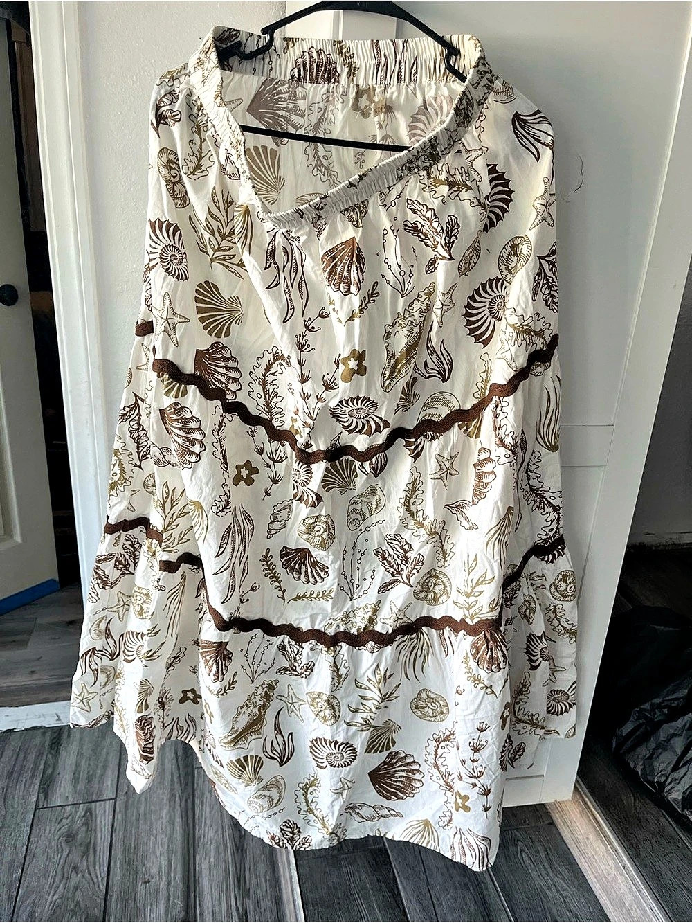 Kings Road Floral Mini Dress in White & Brown Size XL